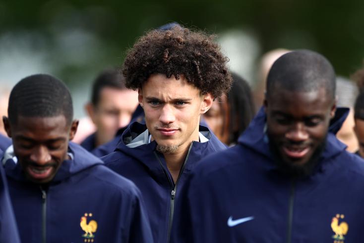 Maghnes Akliouche 30 secondes sans toucher le ballon lors de ses débuts avec les Bleus